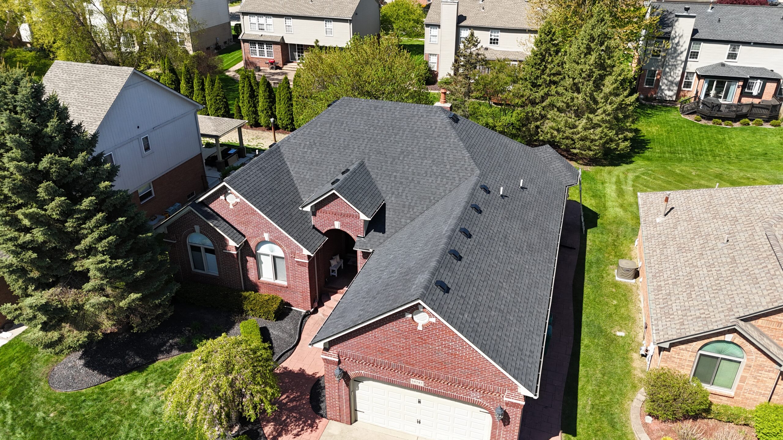 Residential roof replacement project in Metro Detroit, MI — Roofcom (#13)