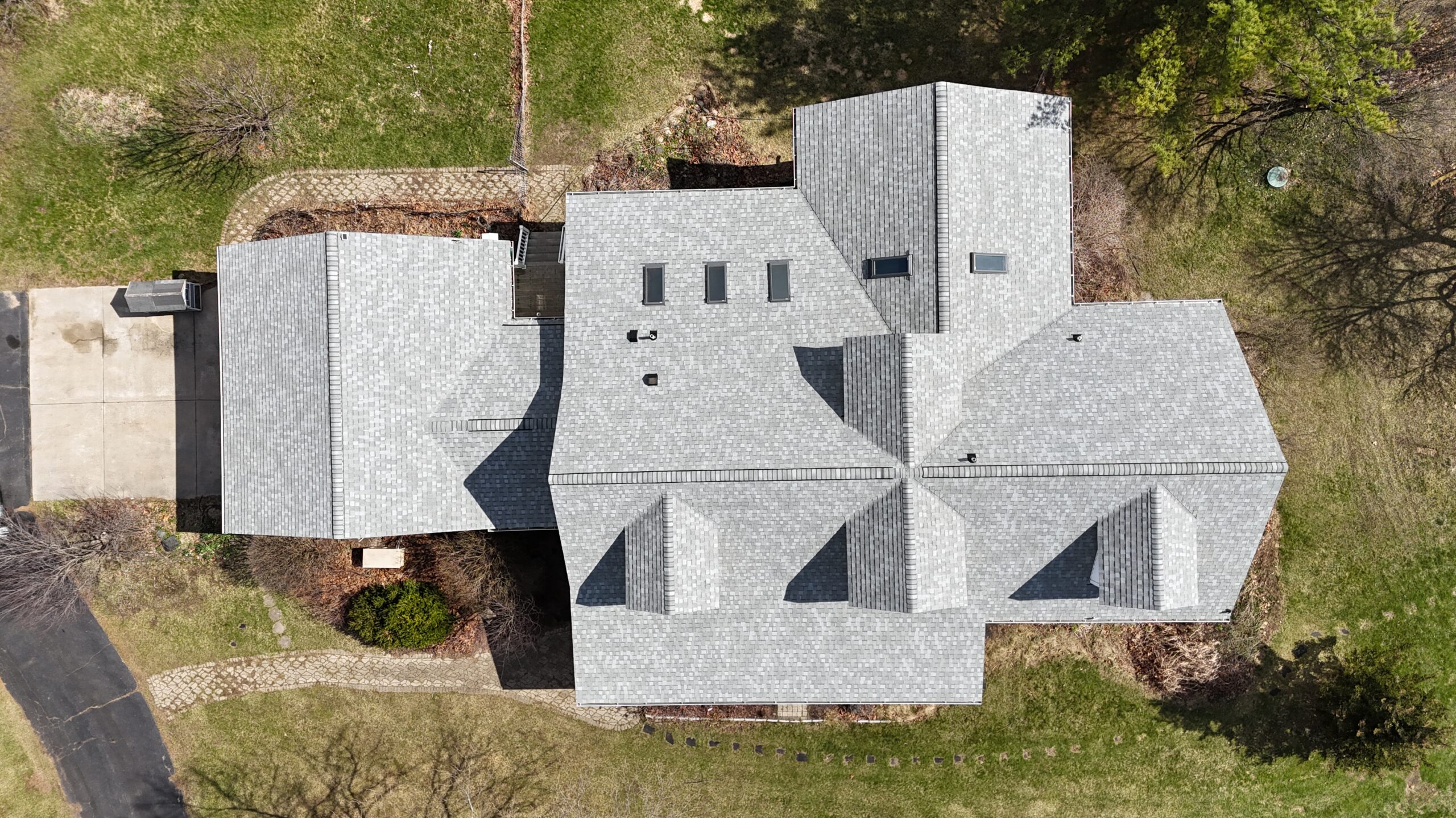 Residential roof replacement project in Metro Detroit, MI — Roofcom (#32)