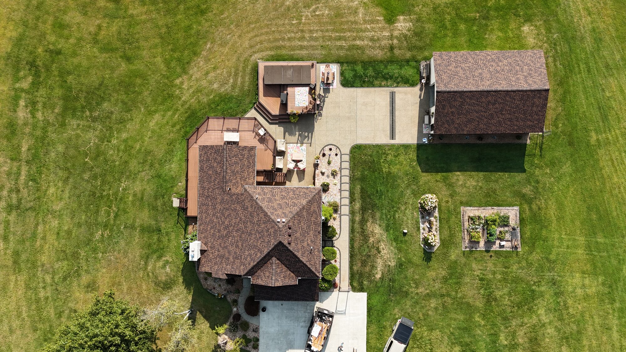 Residential roof replacement project in Metro Detroit, MI — Roofcom (#45)